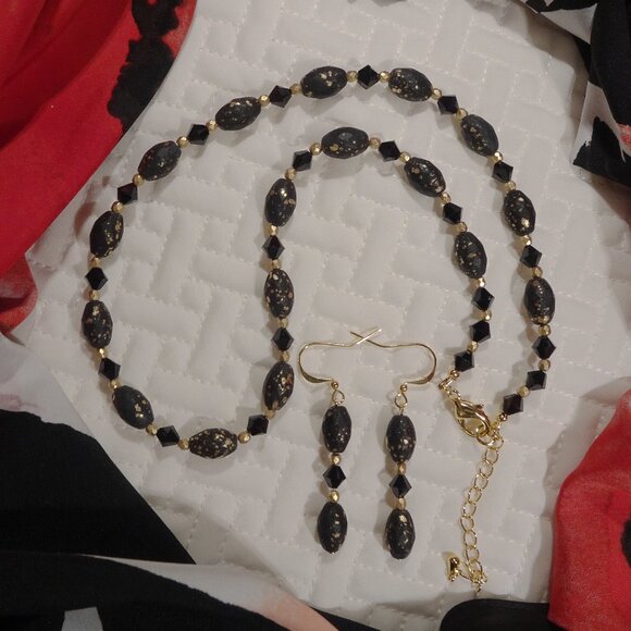 Handmade necklace/earring set in black with gold accents - Picture 3 of 12